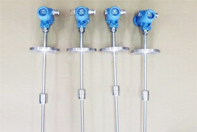 Installation, use and maintenance of float level gauge